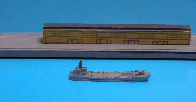 Landing vessel "Robbe"-class (1 p.) DDR 1963 no. 10045 from Trident